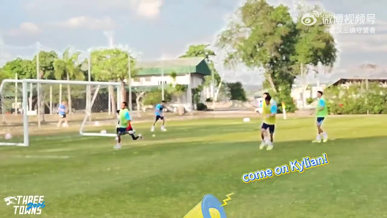 开云-博主晒视频：三镇新援贝维斯已抵达泰国跟队冬训