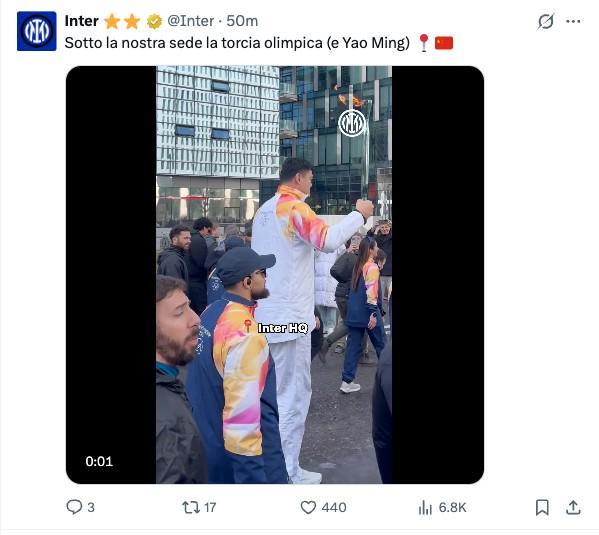 国米晒姚明传递奥运火炬：在我们总部楼下的是奥运火炬和姚明