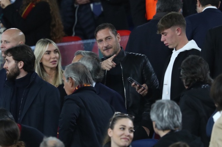 开云在线-记者：托蒂和罗马正在谈的纯粹是大使职位，未考虑其他主管职务