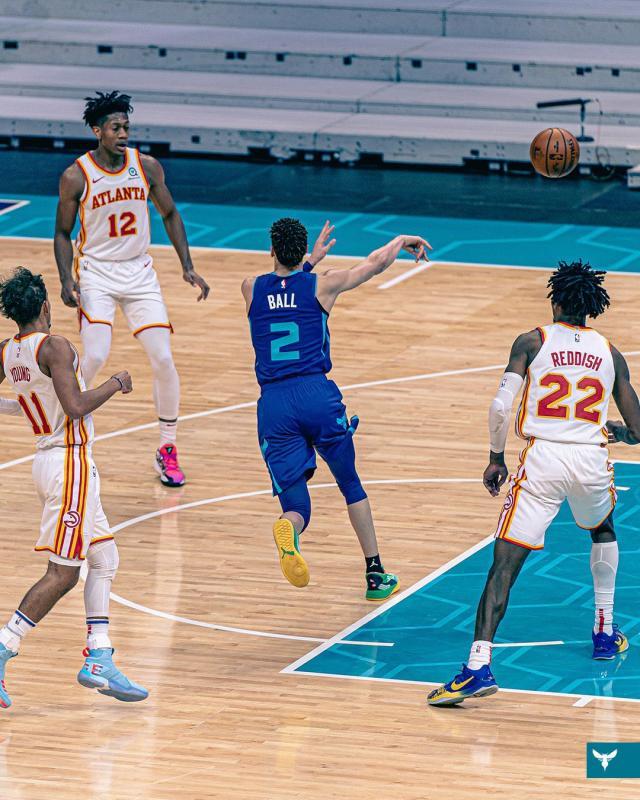 开云体育-22+12+11！三球成NBA历史最年轻三双先生 天赋尽显